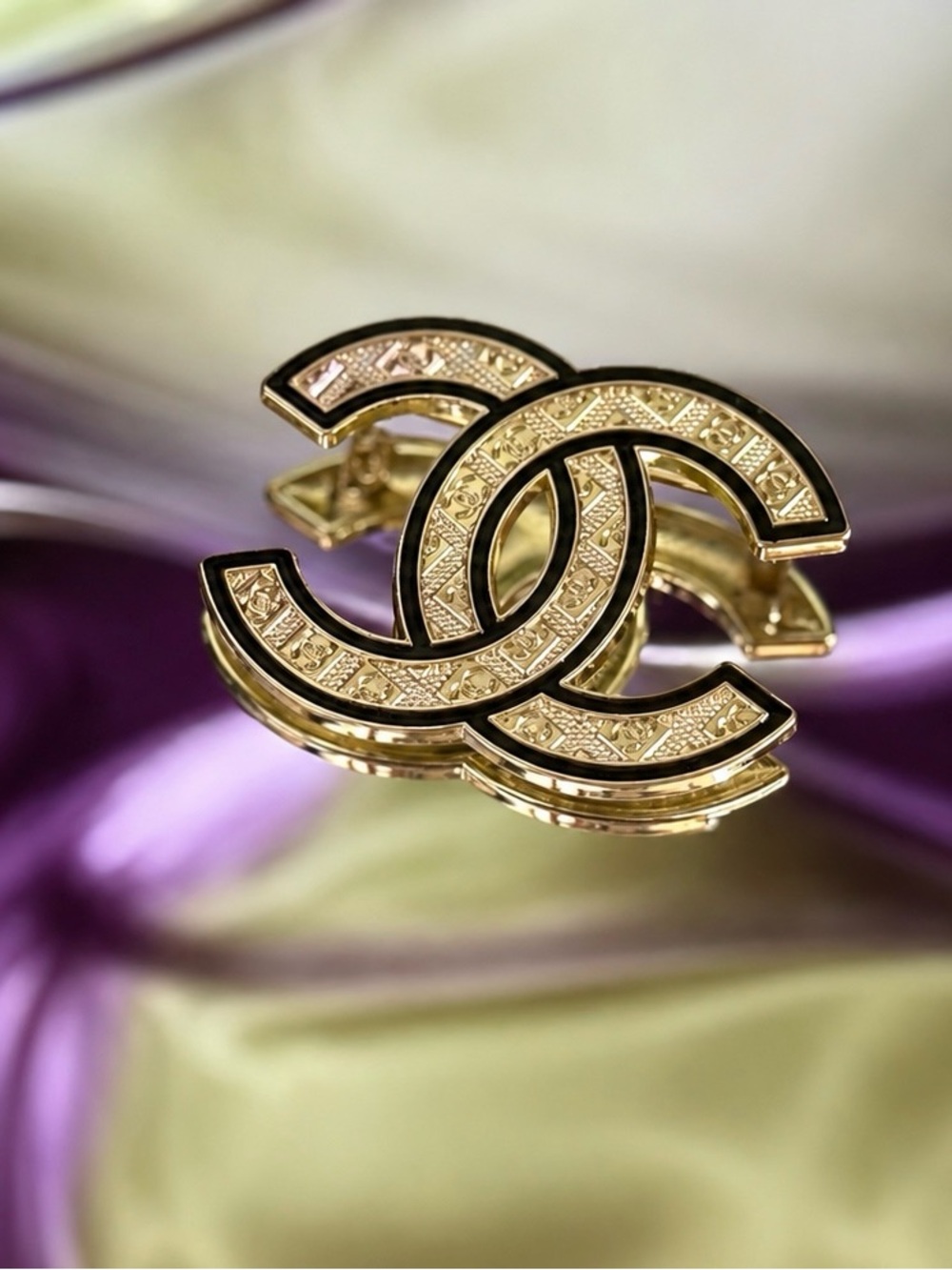 Golden Interlocking Double-C Brooch ✨ Textured Vintage-Inspired Statement Piece